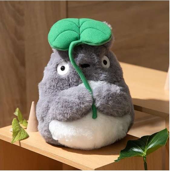 My Neighbor Totoro - Peluche Nakayoshi Grey with Leaf [PREORDER]